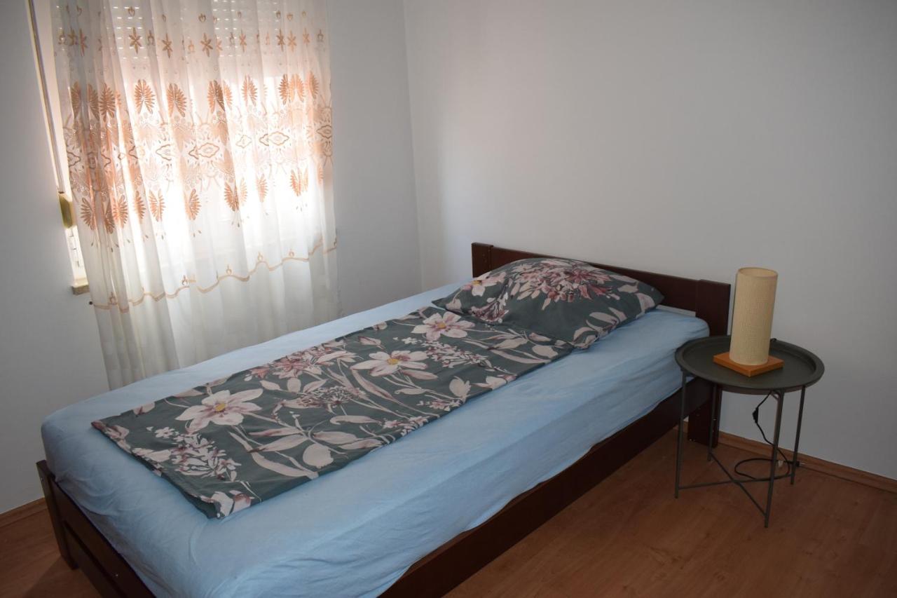 Esperanza Apartment Pula Bagian luar foto